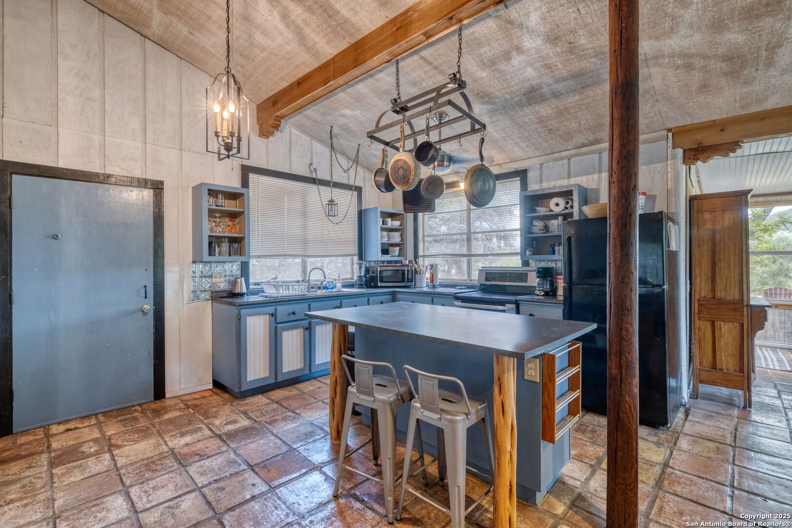 394 Squirrel Bend Uvalde, TX 78801 - Photo 16 of 80