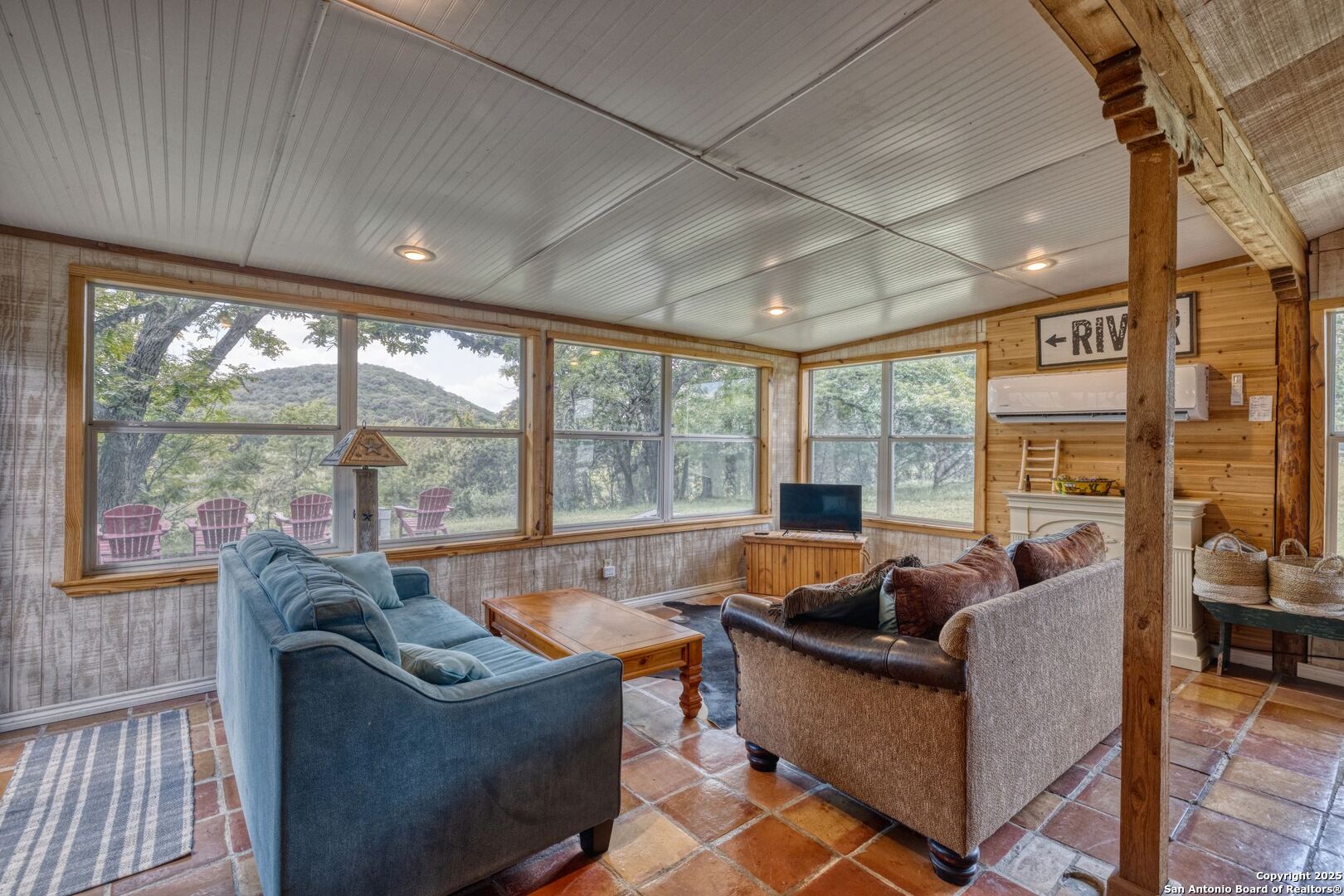 394 Squirrel Bend Uvalde, TX 78801 - Photo 19 of 80 a living room with furniture and a large window