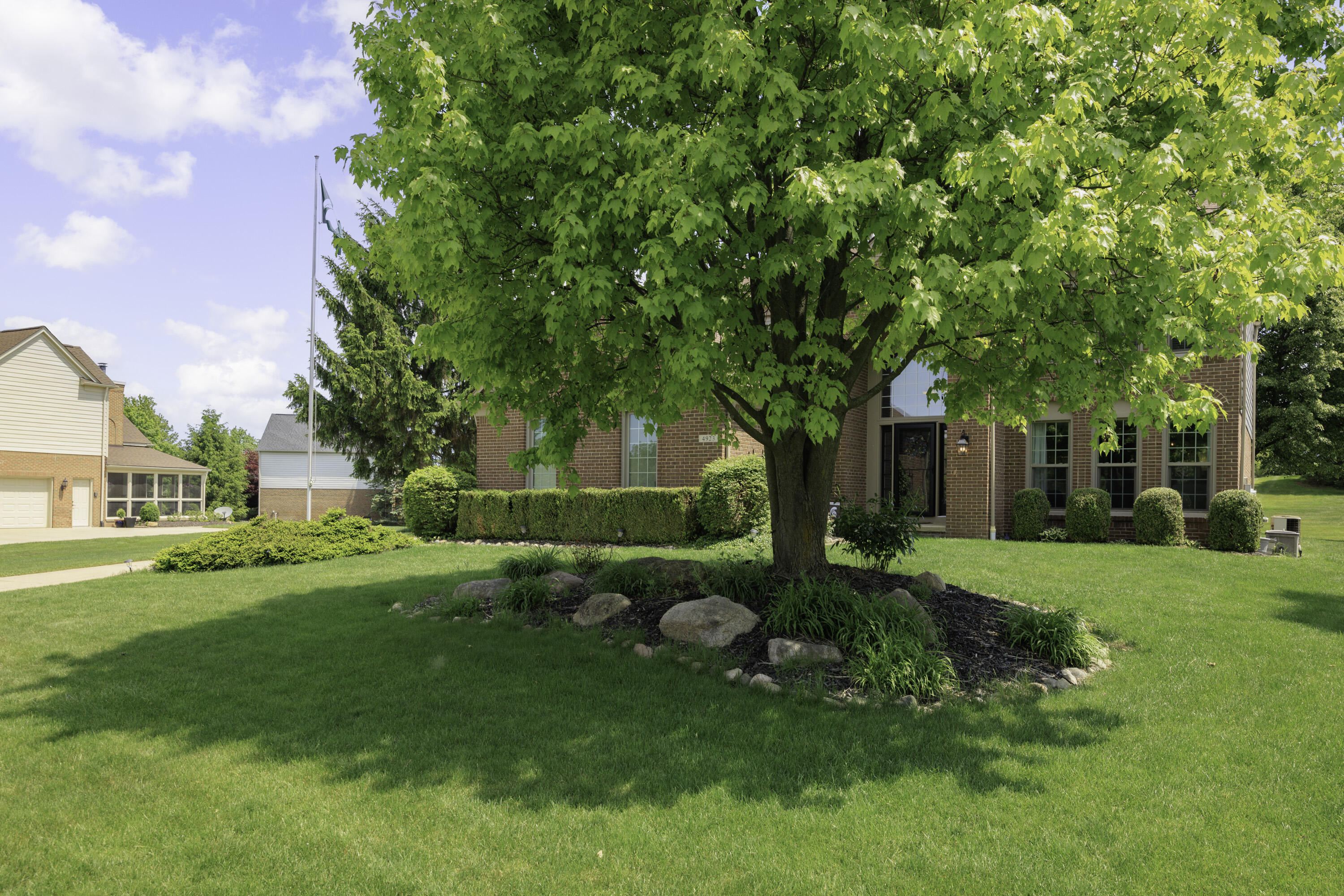 4923 Lexington Court Rochester, MI 48306 - Photo 4 of 42 4923 Lexington Ct 04