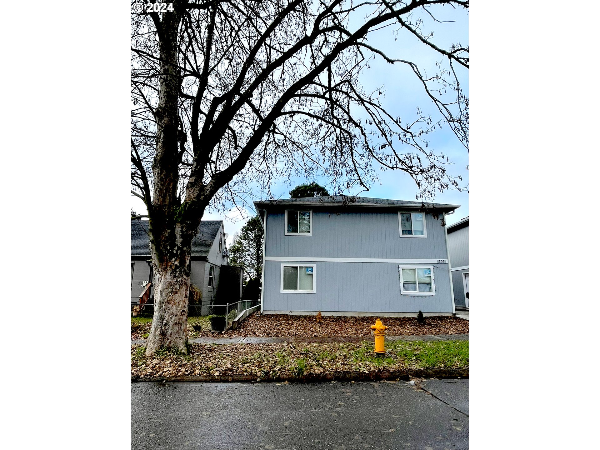 257 20th Avenue Longview, WA 98632 - Photo 1 of 16 a front view of a house with a yard