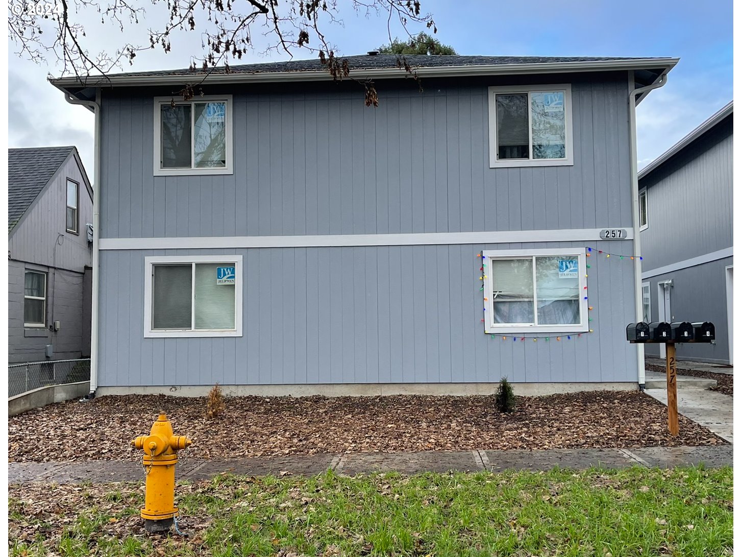 257 20th Avenue Longview, WA 98632 - Photo 2 of 16 a front view of a house with lots of yellow lighting