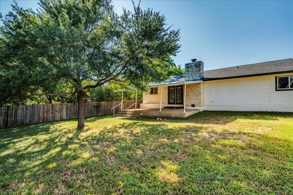706 Windsor Road Round Rock, TX 78664 - Photo 26 of 29 a backyard of a house