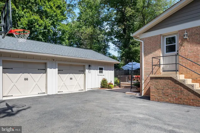 $1,100,000 | 12016 Wayland Street, Oakton, VA 22124