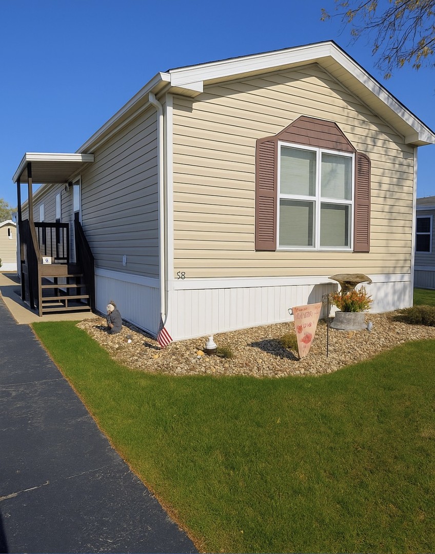 58 Swan Lane Beecher, IL 60401 - Photo 1 of 15