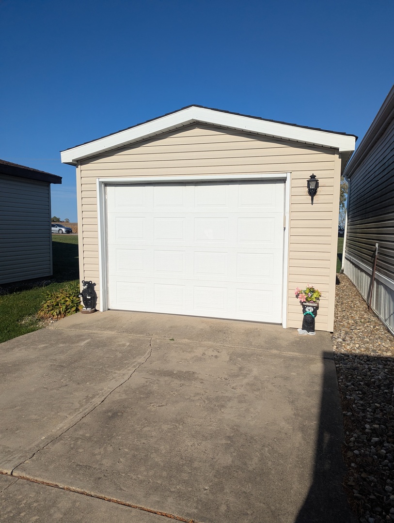 58 Swan Lane Beecher, IL 60401 - Photo 2 of 15