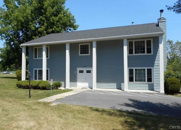 $1,570 | 4201 Fairway Drive East, Unit C, Clay, NY 13090