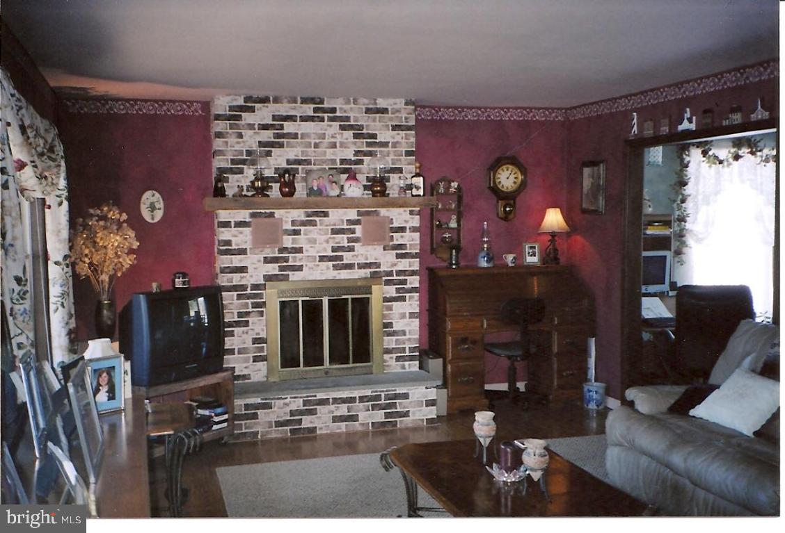 111 Race Street Lititz, PA 17543 - Photo 2 of 8