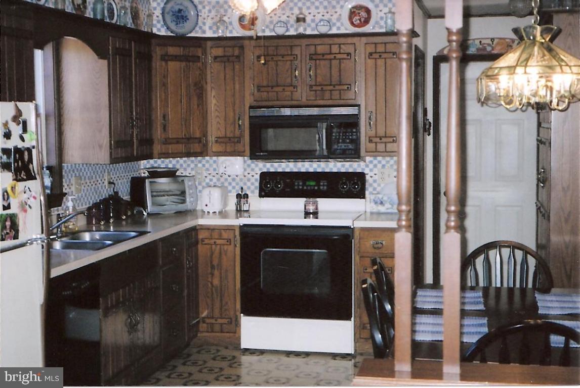 111 Race Street Lititz, PA 17543 - Photo 4 of 8