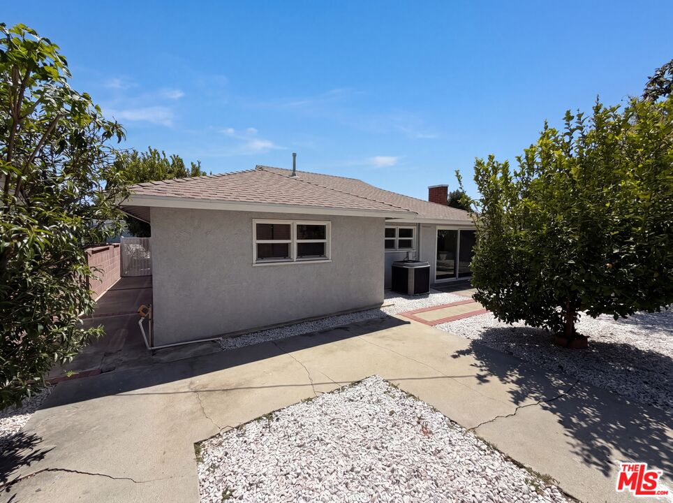 1007 East Citrus Edge Street Azusa, CA 91702 - Photo 5 of 33