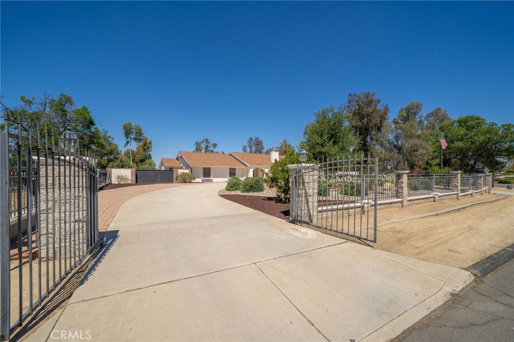 16639 Fox Glen Road Riverside, CA 92504 - Photo 4 of 153