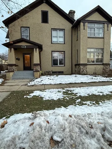 $2,750 | 371 Fulton Street, Unit 2, Elgin, IL 60120