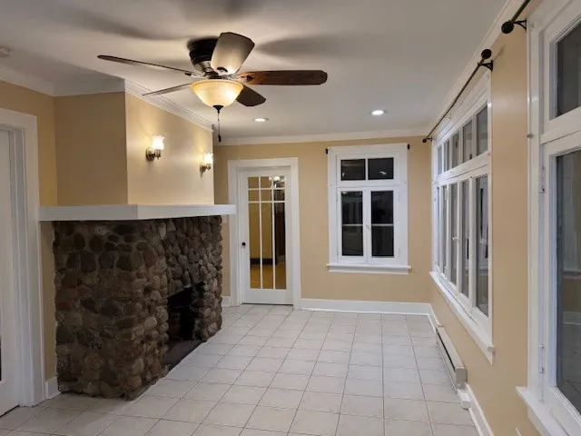 $2,750 | 371 Fulton Street, Unit 2, Elgin, IL 60120