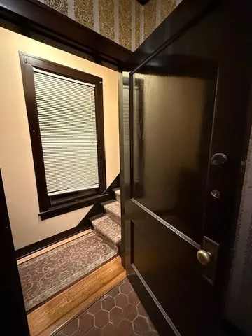 $2,750 | 371 Fulton Street, Unit 2, Elgin, IL 60120