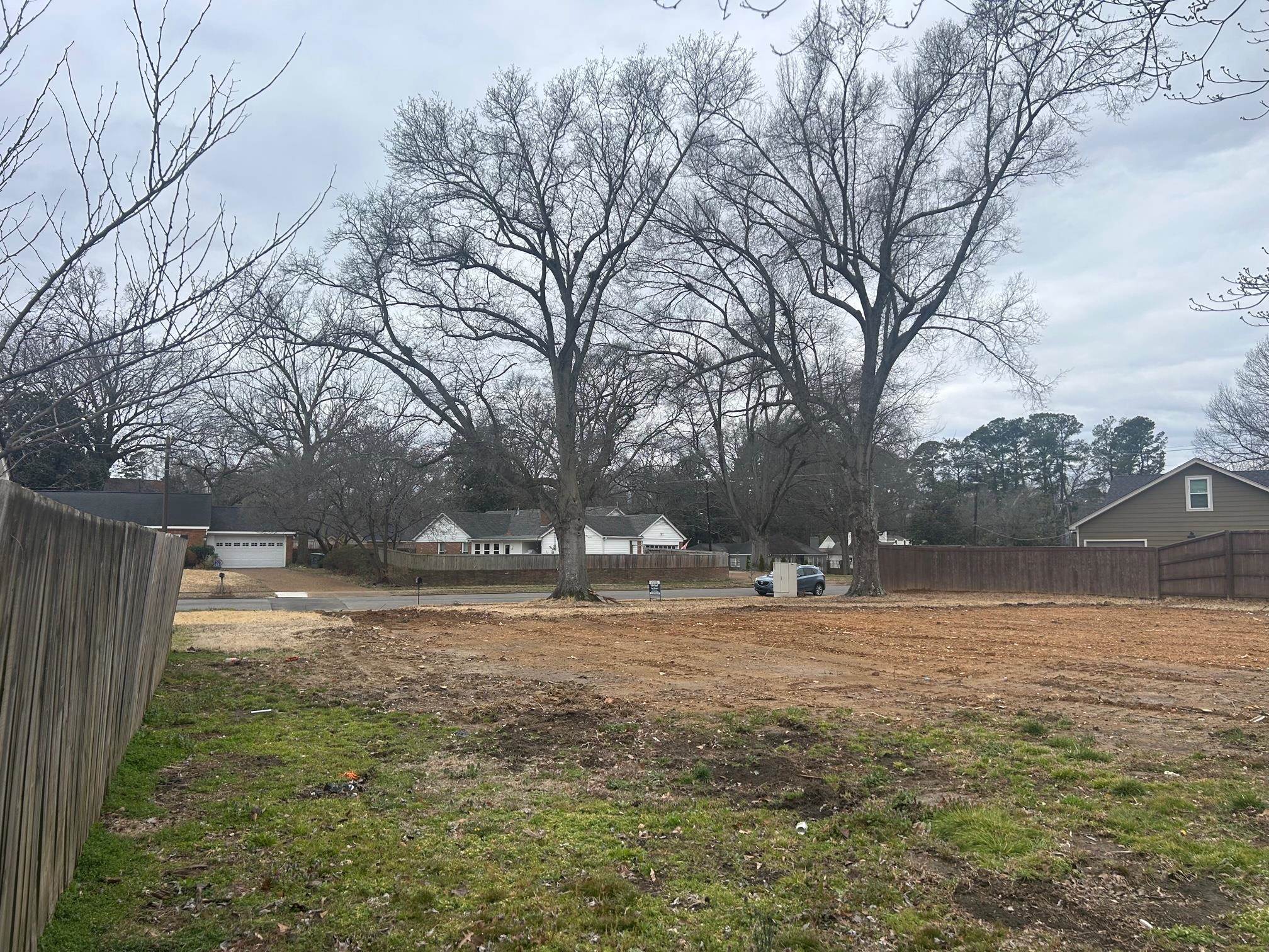 4640 Chickasaw Road Memphis, TN 38117 - Photo 5 of 6 View of yard featuring fence