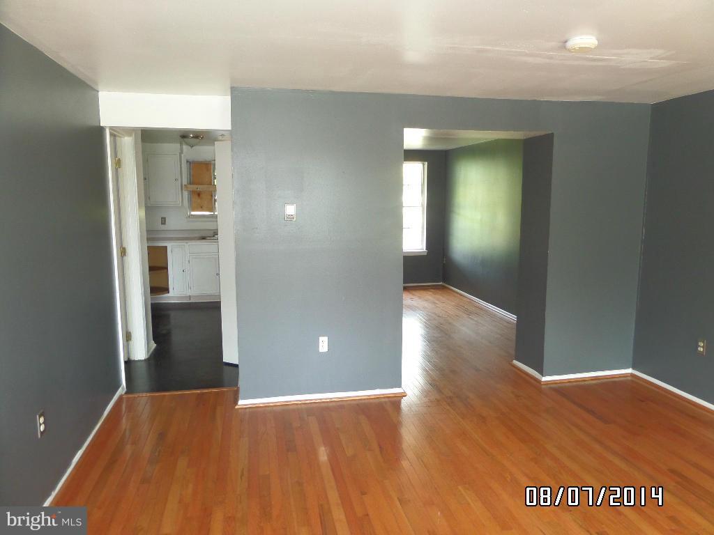 1363 Spelman Road Baltimore, MD 21225 - Photo 3 of 16 a view of livingroom with hallway