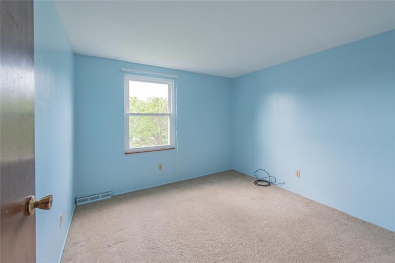6 Kinzua Road Pittsburgh, PA 15239 - Photo 17 of 25 2nd floor, 4th bedroom.