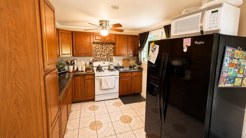 19 Porter Road Bellingham, MA 02019 - Photo 11 of 20