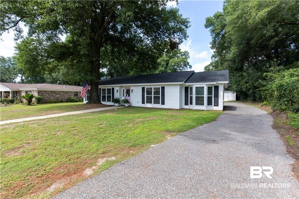 1624 Apex Drive Mobile, AL 36693 - Photo 2 of 29 Single story home with a front lawn