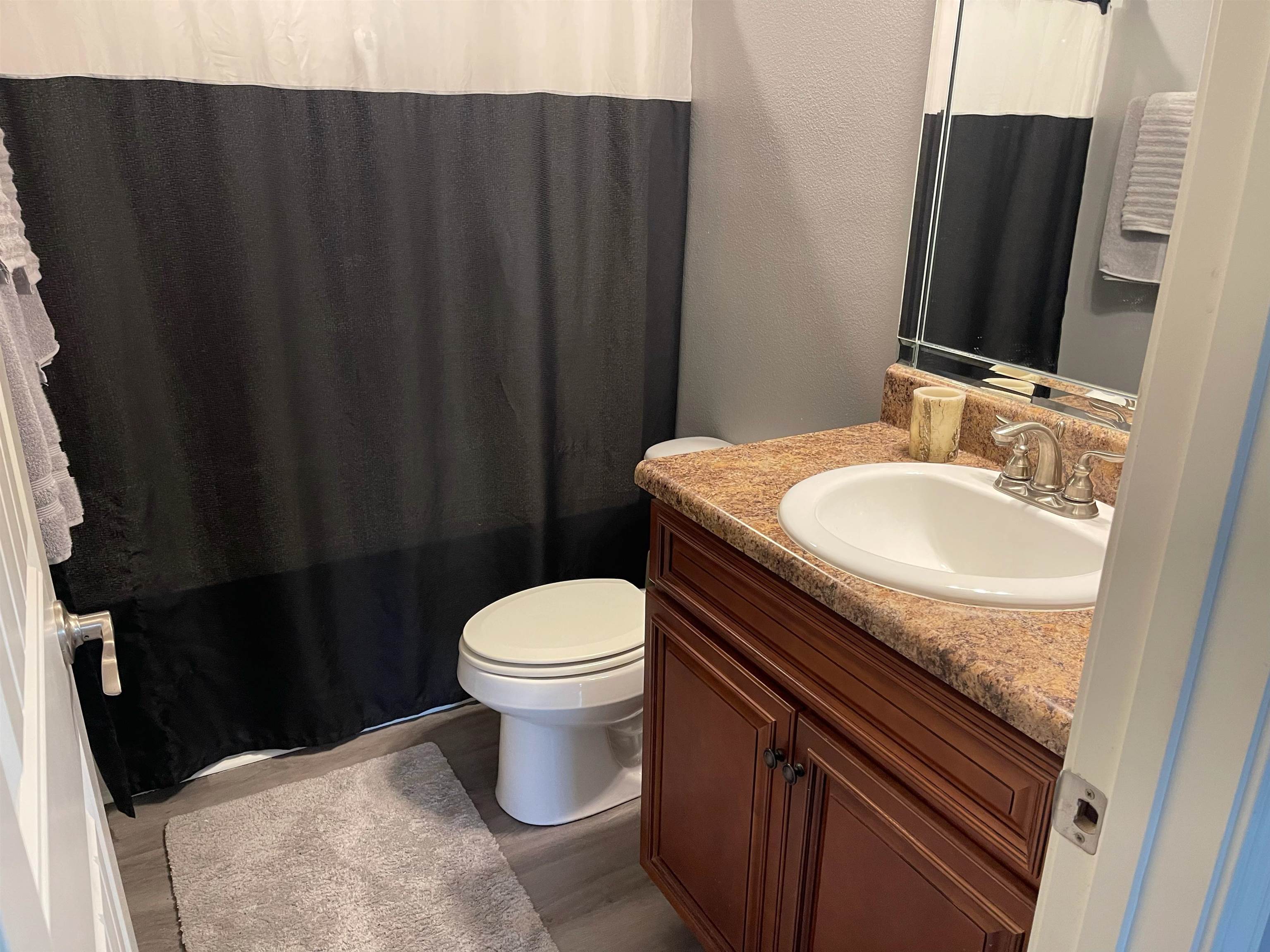 17001 Russet Court Foley, AL 36535 - Photo 13 of 21 Guest Bath Photo