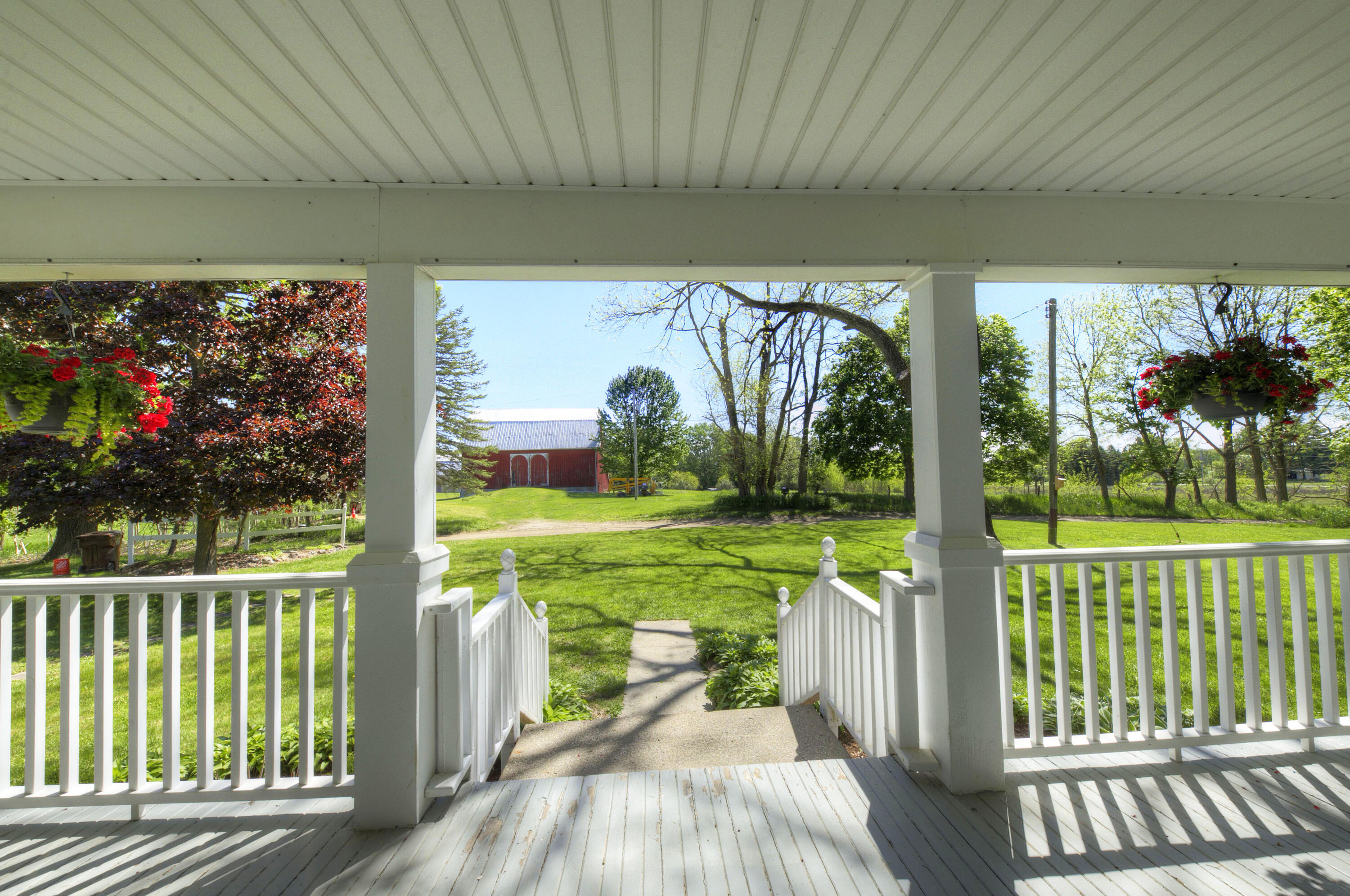 15610 Arnold Road Gregory, MI 48137 - Photo 4 of 90 House front porch