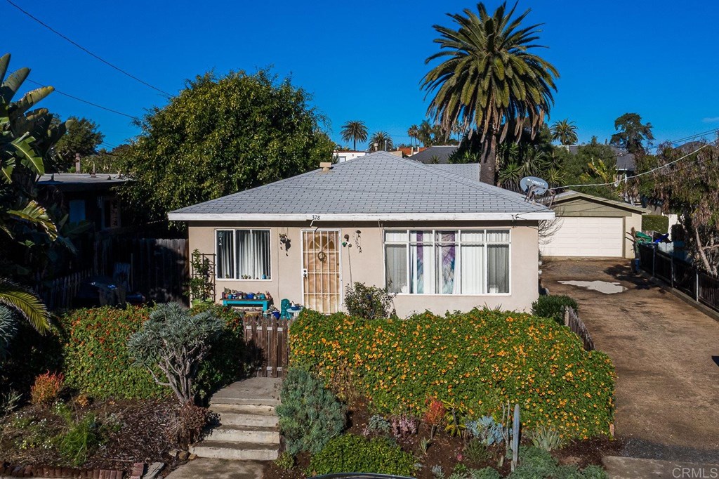 376-378 Acacia Avenue Carlsbad, CA 92008 - Photo 2 of 32