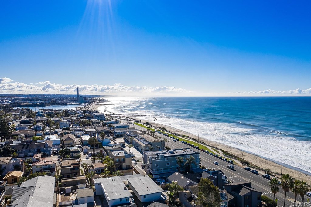 376-378 Acacia Avenue Carlsbad, CA 92008 - Photo 3 of 32