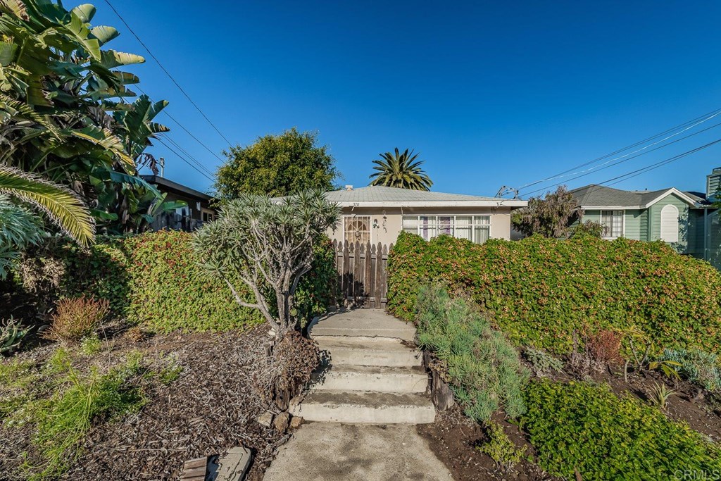 376-378 Acacia Avenue Carlsbad, CA 92008 - Photo 4 of 32