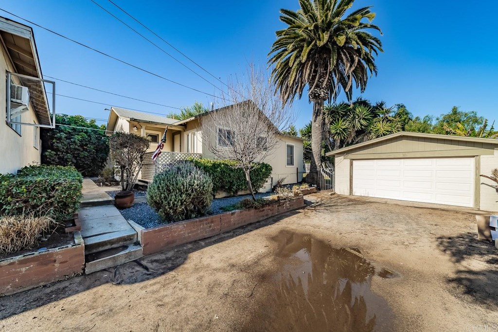 376-378 Acacia Avenue Carlsbad, CA 92008 - Photo 5 of 32