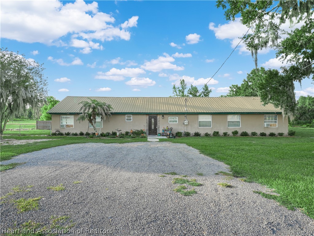 702 Lake Branch Road Bowling Green, FL 33834 - Photo 2 of 33