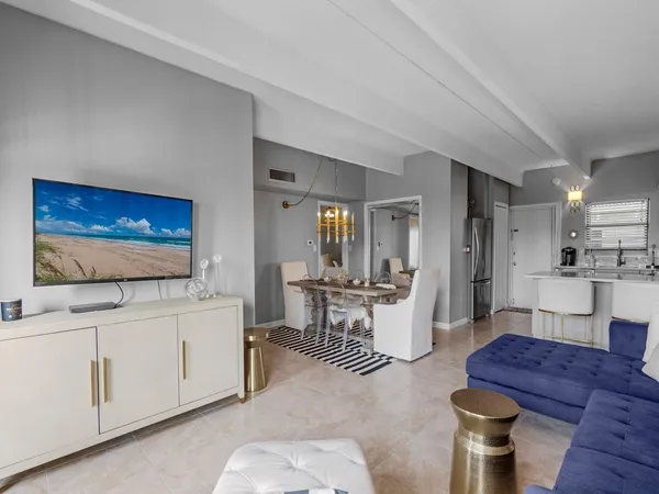 $3,000 | 4400 Jimmy Buffett Mem Highway, Unit 7, Vero Beach, FL 32963