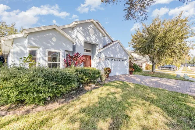 a view of a house with a yard