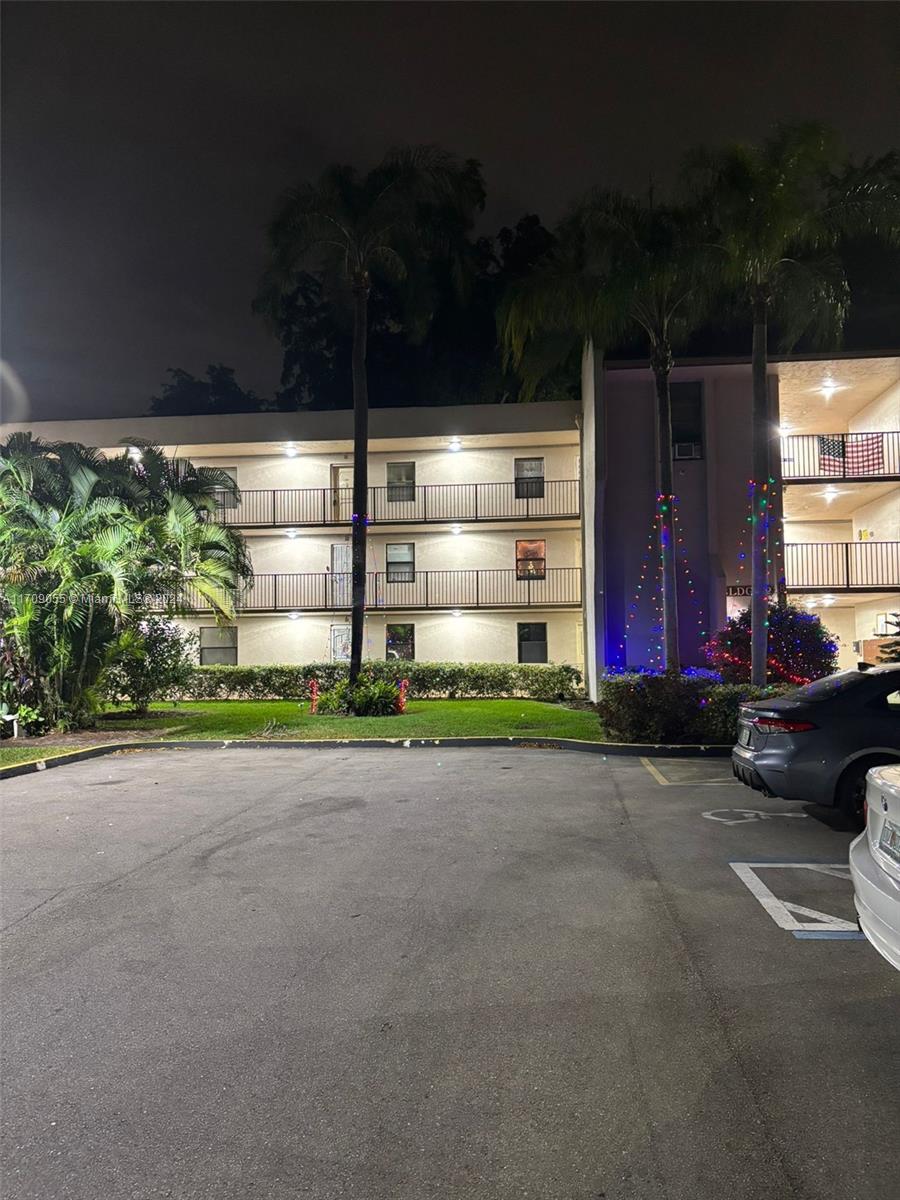 8150 West McNab Road, Unit 316 Tamarac, FL 33321 - Photo 3 of 33 Gallery Image 3