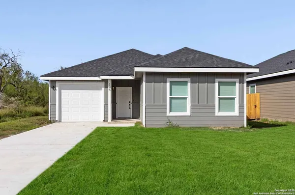 $1,995 | 806 West Huntington Street, Beeville, TX 78102