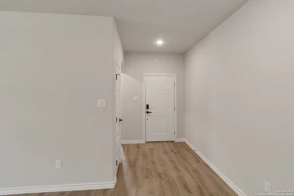 $1,995 | 806 West Huntington Street, Beeville, TX 78102