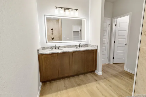 $1,995 | 806 West Huntington Street, Beeville, TX 78102