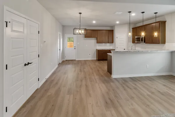 $1,995 | 806 West Huntington Street, Beeville, TX 78102