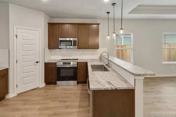 $1,995 | 806 West Huntington Street, Beeville, TX 78102