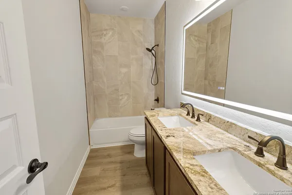 $1,995 | 806 West Huntington Street, Beeville, TX 78102