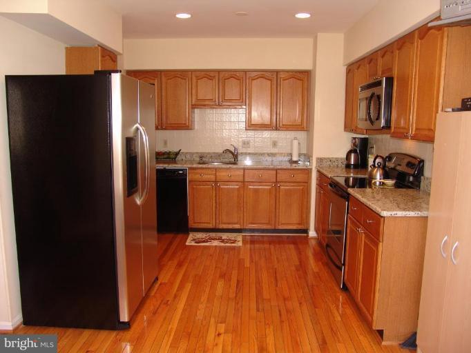 7211 Hidden Ridge Court Springfield, VA 22152 - Photo 8 of 22 Kitchen