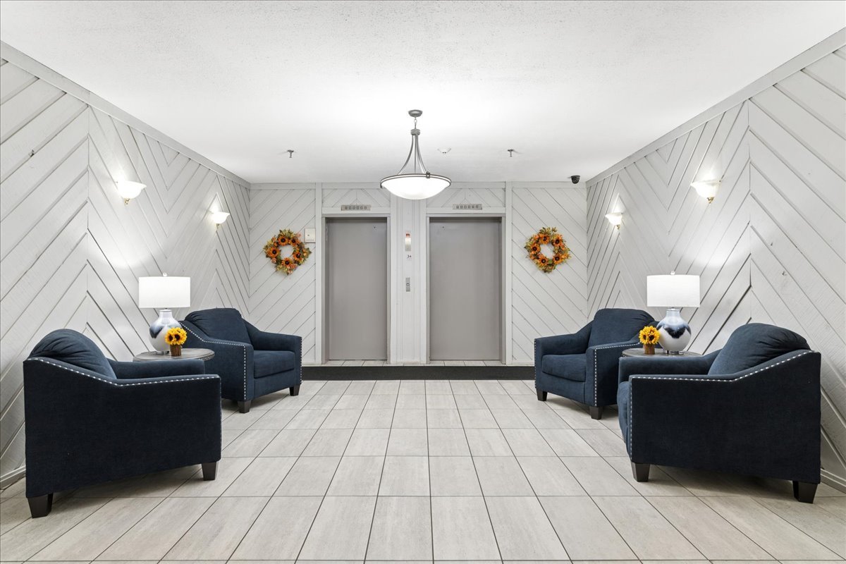 1400 North Elmhurst Road, Unit 318 Mount Prospect, IL 60056 - Photo 2 of 28 Gallery Image 2