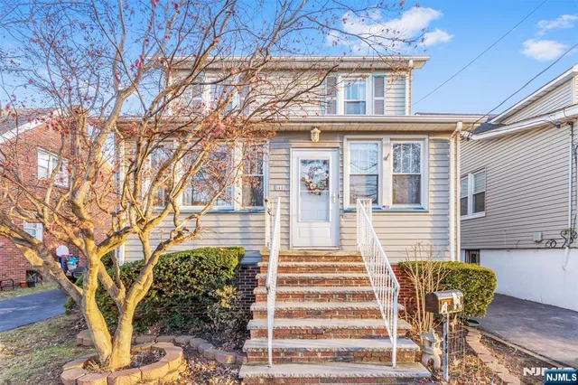 $650,000 | 840 Roosevelt Avenue, Secaucus, NJ 07094
