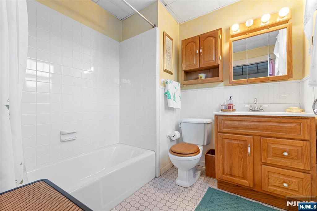 840 Roosevelt Avenue Secaucus, NJ 07094 - Photo 17 of 28