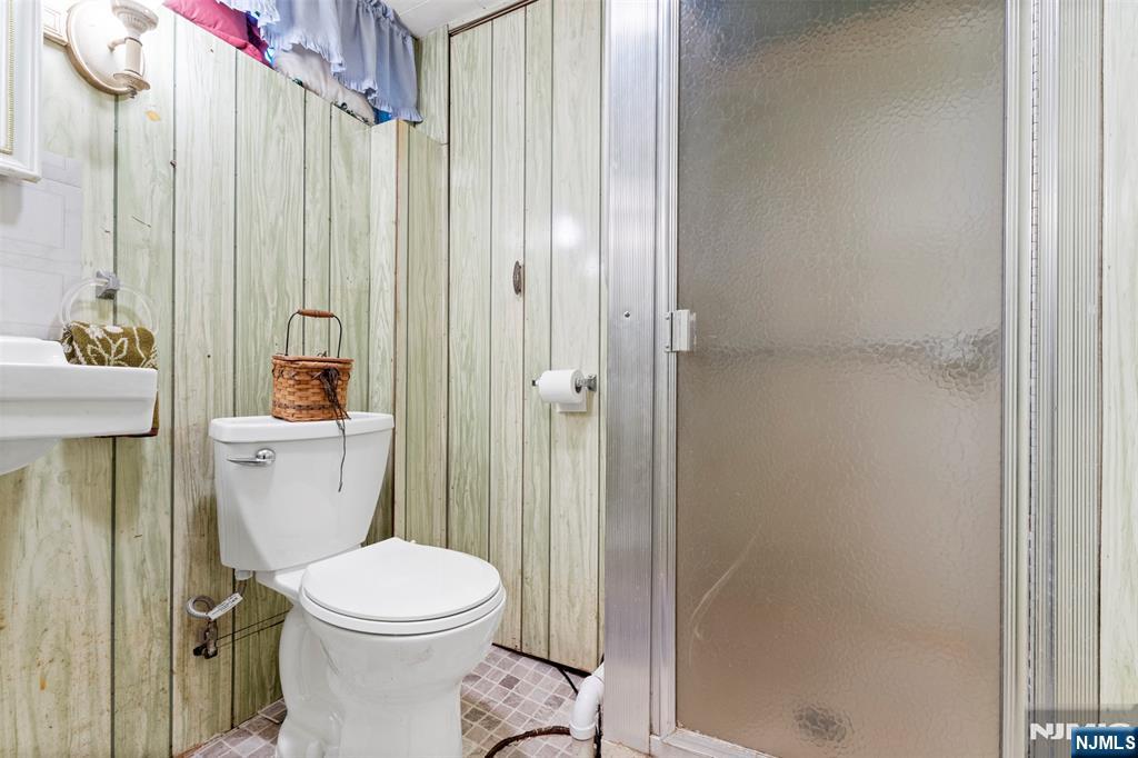 840 Roosevelt Avenue Secaucus, NJ 07094 - Photo 22 of 28