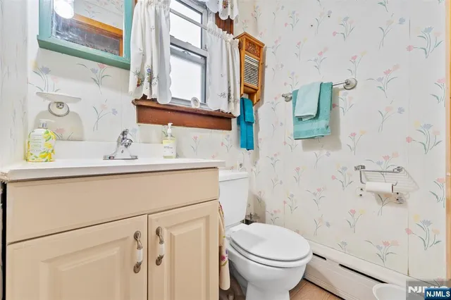 $650,000 | 840 Roosevelt Avenue, Secaucus, NJ 07094