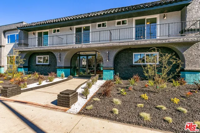 $1,795 | 6640 Woodley Avenue, Unit 201, Van Nuys, CA 91406