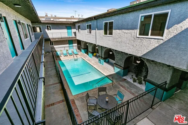 $1,795 | 6640 Woodley Avenue, Unit 201, Van Nuys, CA 91406