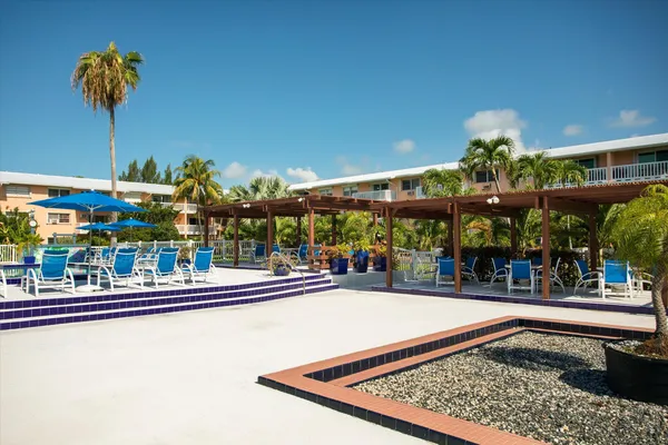 a view of a water fountain in front of building