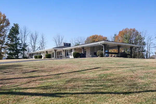 $685,000 | 676 Ferguson Hill Road, Lafayette, TN 37083