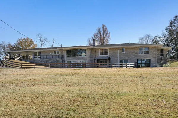 $685,000 | 676 Ferguson Hill Road, Lafayette, TN 37083