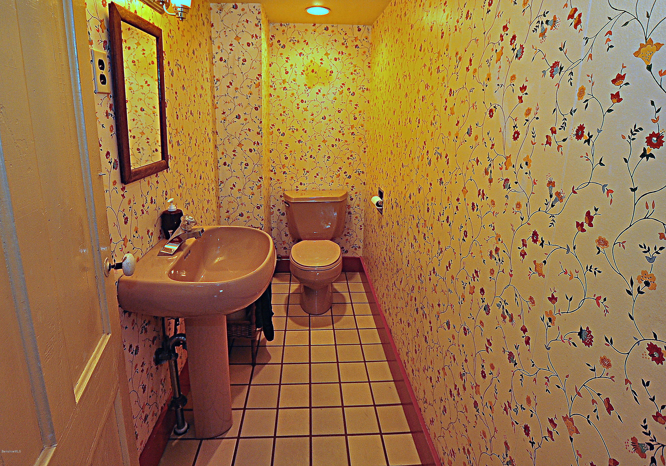 136 Carter Road Becket, MA 01223 - Photo 22 of 37 !st floor half bath